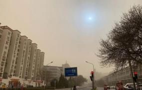 北京太阳变蓝,北京再现“蓝太阳”，被沙尘卷到火星了？为何白色太阳变蓝色？