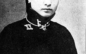 松坡将军,松坡将军的际遇里，她曾扮演过重要的角色