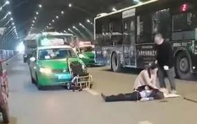 电动轮椅开进隧道,惨！贵州一隧道内，九旬老人乘电动轮椅车上路，悲剧发生了……