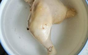 白切鸡的做法家常做法,白切鸡怎么做才皮脆肉嫩又好吃？
