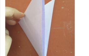 叠心形折纸步骤图,手工折纸–怎么用卡纸折爱心？