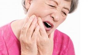口腔溃疡是缺什么,口腔溃疡是缺什么微量元素？