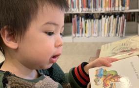 小女孩看书简笔画,如何培养2岁孩子的阅读能力？