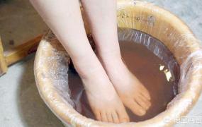 泡脚用多少度的水比较好,泡脚是用温水还是温开水？