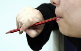 铅笔里的铅有毒吗,长期使用铅笔会铅中毒吗？