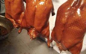 脆皮烤鸭,如何做出色美干香的脆皮烧鸭？