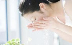 生理盐水洗鼻的方法,盐水洗鼻是怎么回事，怎么操作？