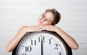 正常睡眠时间是几点到几点,男人几点钟睡觉是好时间？