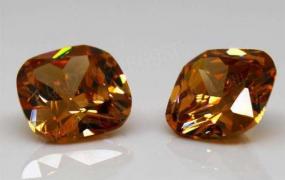 尖晶石是宝石吗,想买一个尖晶石，哪里靠谱？