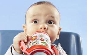 新生儿老是吐奶是什么原因导致的?,新生儿宝宝老是吐奶怎么回事啊