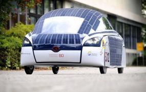 最新款太阳能电动汽车