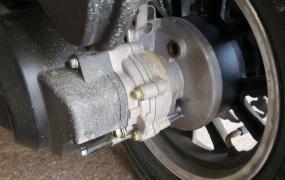电动车前减震漏油怎么修