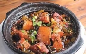 砂锅酸菜五花肉的做法