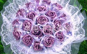 紫色玫瑰适合送什么花束
