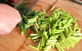 腌蒜苔的制作方法
