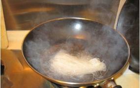 煮米粉热水下锅煮几分钟