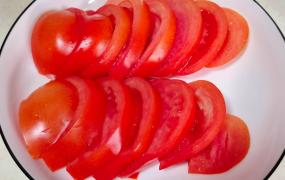 西红柿凉拌放什么材料好吃
